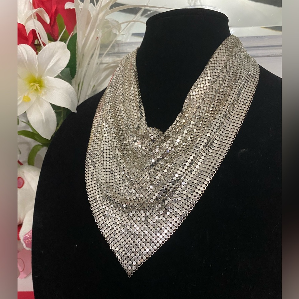 TURNER BIB MESH NECKLACE